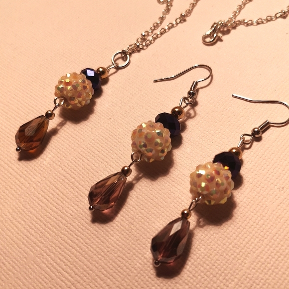 Handmade Swarovski Crystal drop earrings and pendant set - Picture 7 of 7